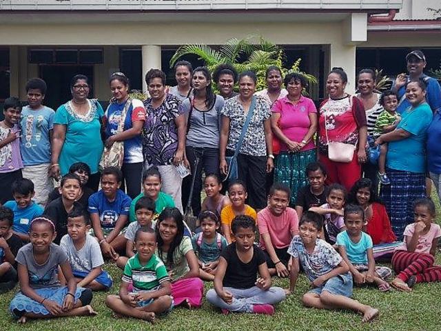 students-from-self-reliance-classes-in-fiji-help-at-risk-children