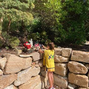 Brisbane-billion-graves,-volunteer-youth-taking-photo.jpg