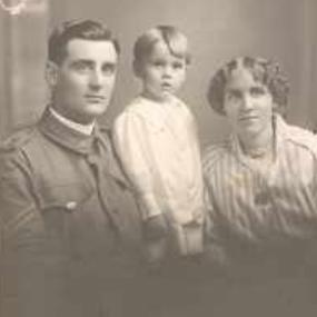 Henry Lee-Thomas, ANZAC, his wife, Ruby and two-year old son, Maurice