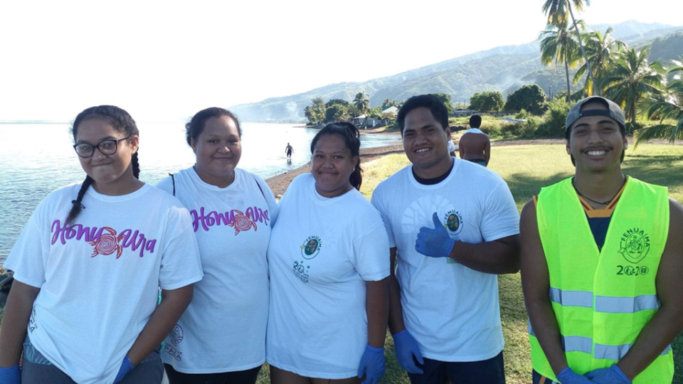 People-helping-to-clean-up-the-beach-on-Heipuni-Day.--French-Polynesia,-June-2021