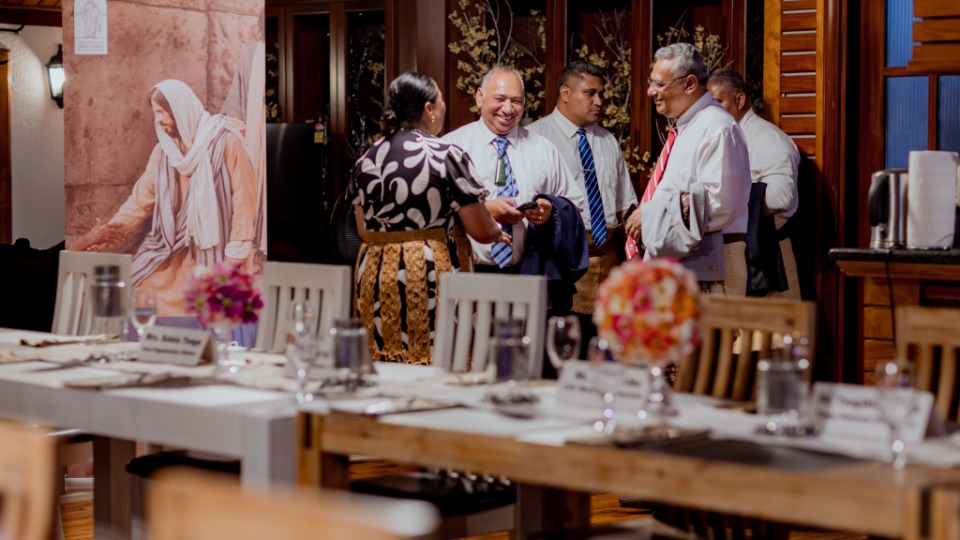 Members and Gov Leaders at Fiji Dinner