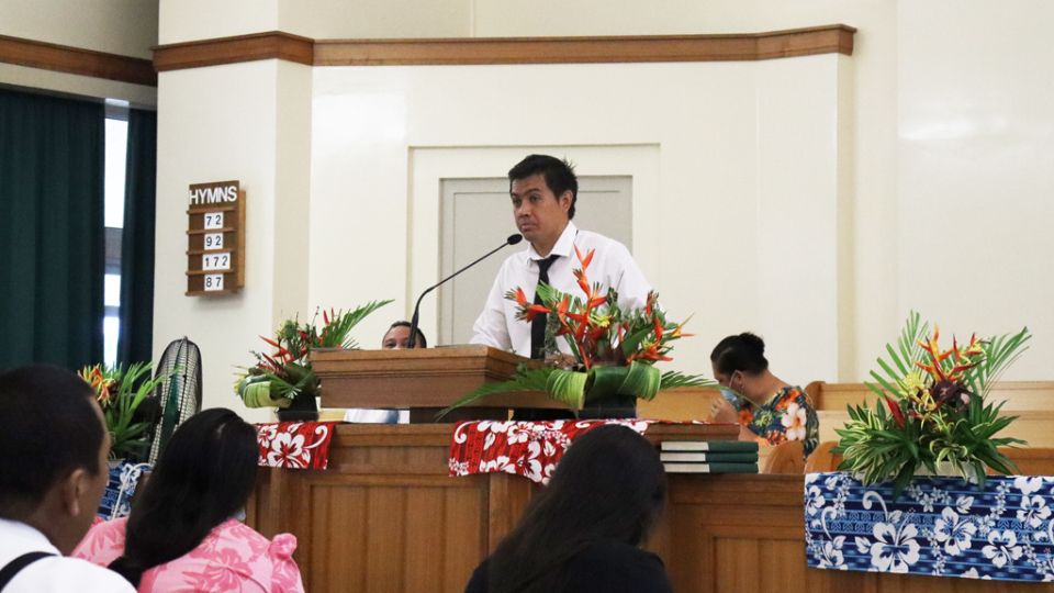 Bishop-Tuhiti-speaks-to-the-congregation-of-his-ward-in-Papeari.-French-Polynesia,-July-2021.