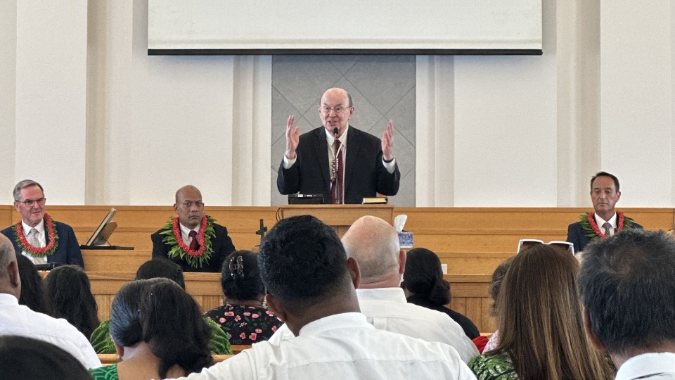 Elder Cook speaks to the Majuro Marshall Islands Stake Conference