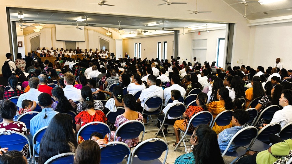 Majuro Stake Listens to Elder Cook