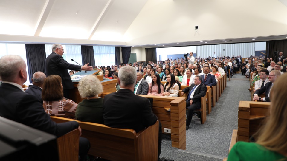 Elder Neil L. Andersen speaks to members and friends of the Church in Wellington, New Zealand. 6 November 2022.