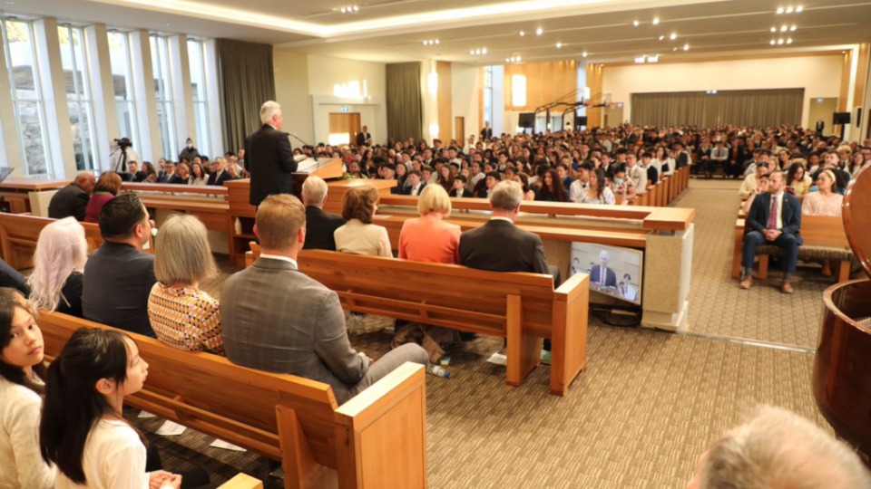 Elder Dieter F. Uchtdorf speaks to young people at a special devotional in Hamilton, New Zealand on 15 October 2022.