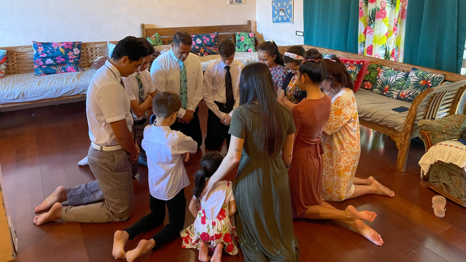 Varney-family-from-Arue-Stake-on-the-island-of-Tahiti-in-prayer-at-the-end-of-the-fasting-day.--French-Polynesia,-September-2021