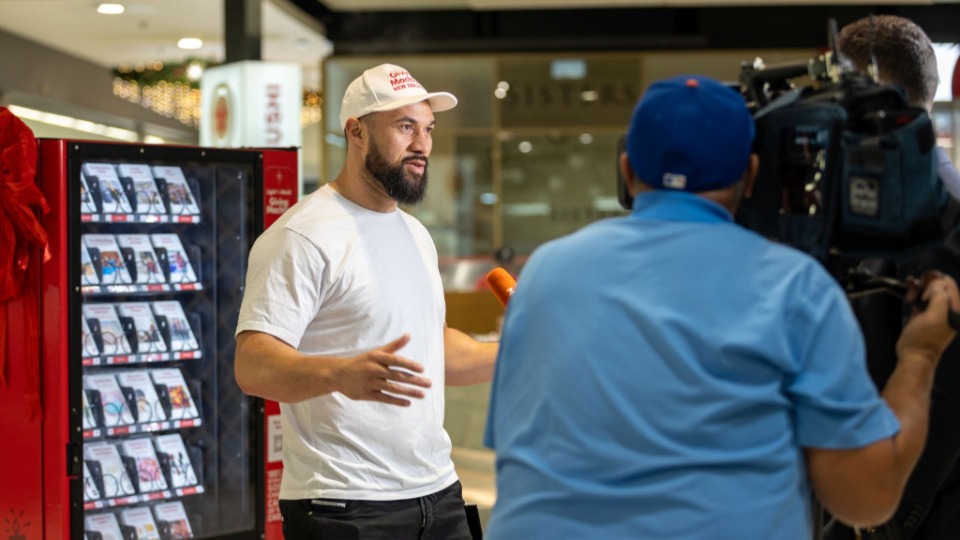 Professional boxer and Giving Machines Ambassador, Joseph Parker, speaks to Māori Television about the 