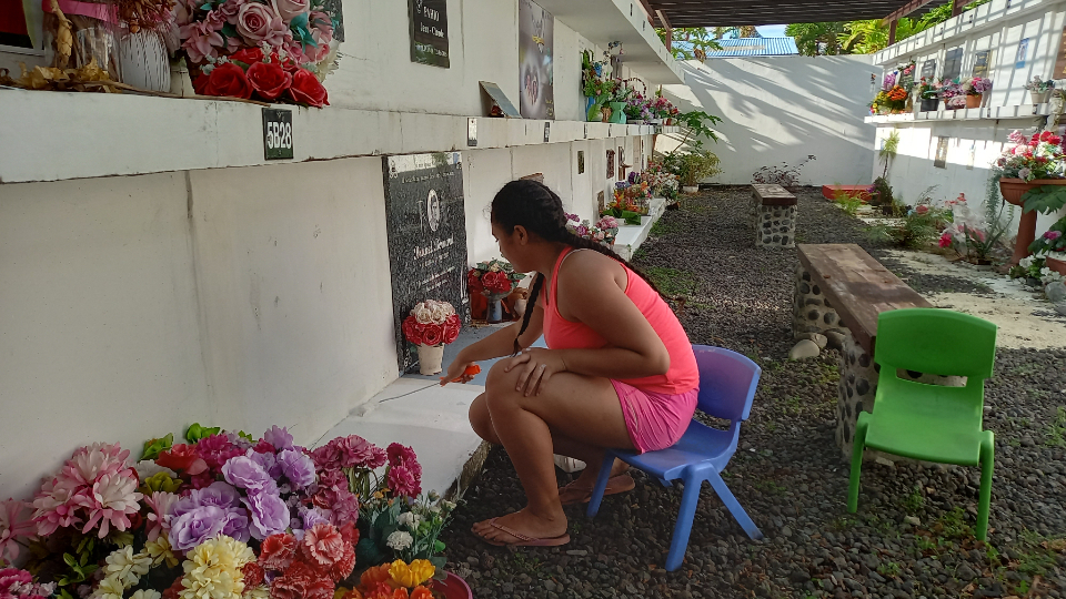 Kaimirihia-learns-more-about-her-ancestors-while-cleaning-and-painting-their-graves-with-her-family.--French-Polynesia,-November-2021