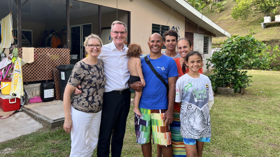 Laman-Manarani-and-his-family-with-Elder--Sister-Meurs