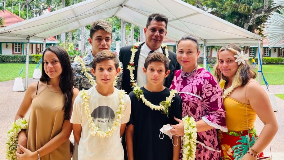 Minister Naea Bennett and his wife Daina and family on the day of his nomination. French Polynesia, March 2022