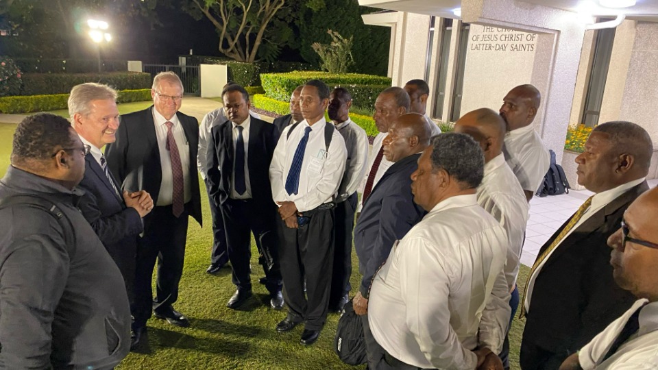 Elder-K.-Brett-Nattress-meets-with-members-of-the-Church-from-Papua-New-Guinea-after-they-visited-the-Sydney-Australia-Temple-in-May.