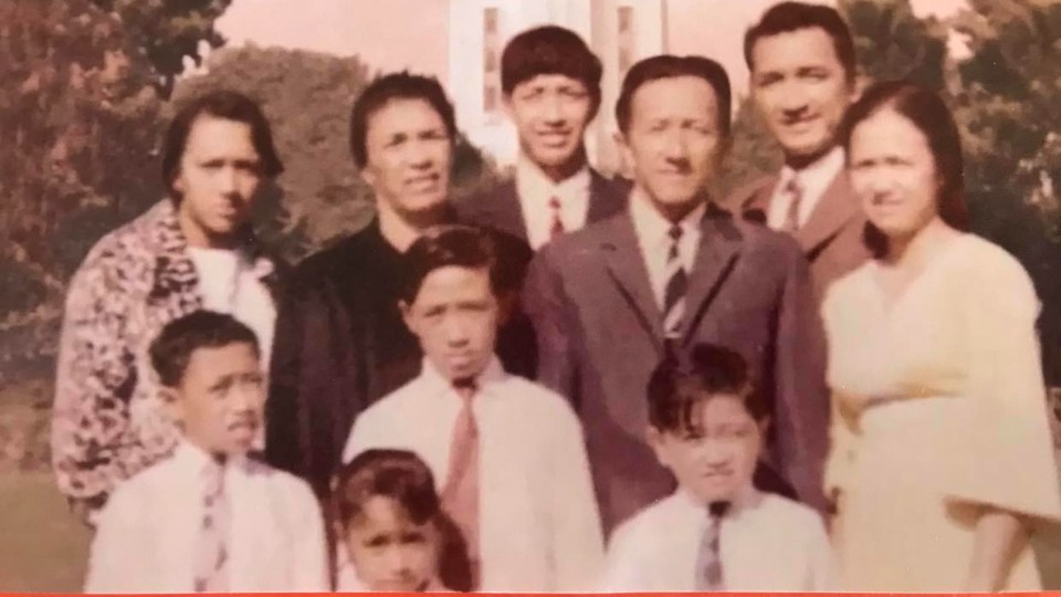 The-Mou-Tham-Family-at-Hamilton-New-Zealand-Temple-in-1963..jpg