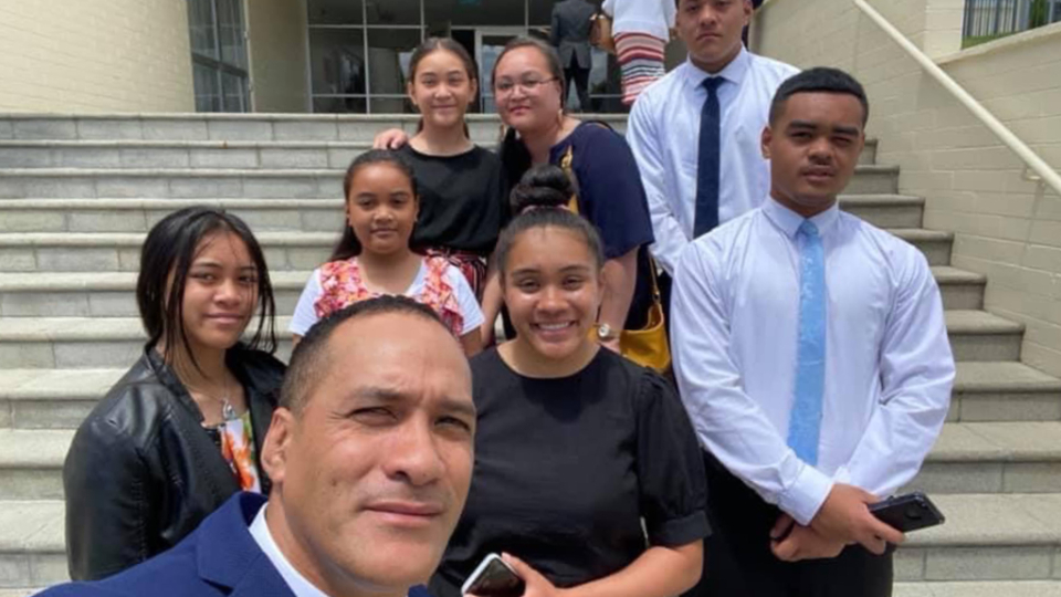 Paralympian-Tupou-Neiufi-with-her-family-in-New-Zealand.-August-2021