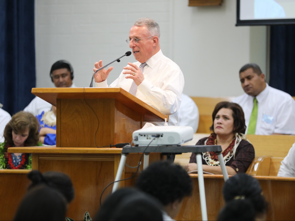 Elder-Ulisses-Soares-speaks-to-young-adults-in-Tonga.