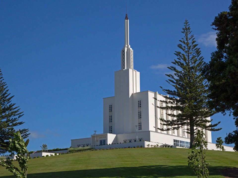 The-Hamilton-New-Zealand-Temple-in-Temple-View.-January-2022.