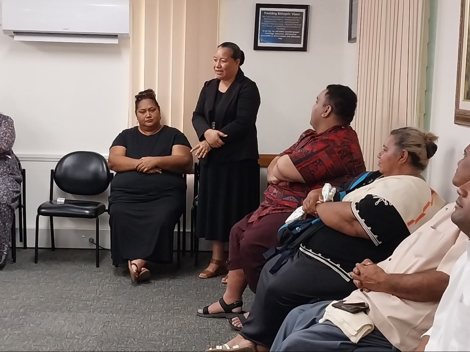 Sister-Kelela-speaks-to-church-members-in-Tonga