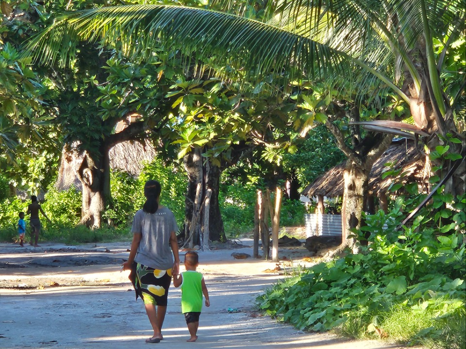mother-and-child---North-Tarawa.jpg